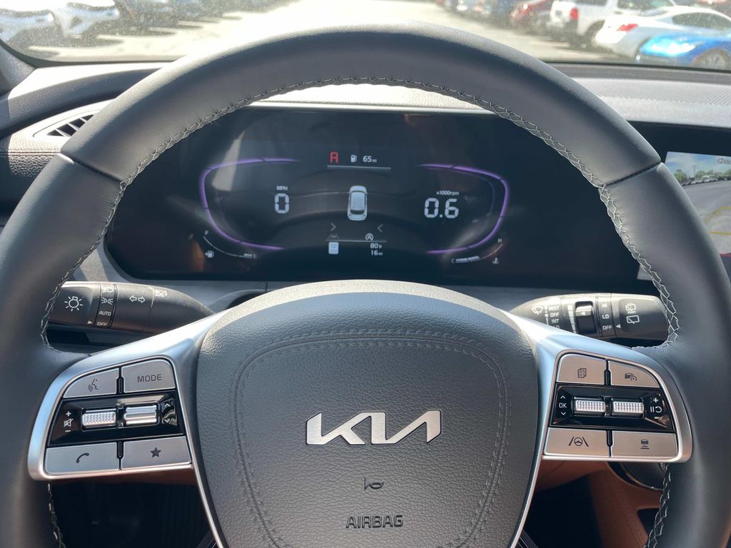Vehicle image 11 of 13