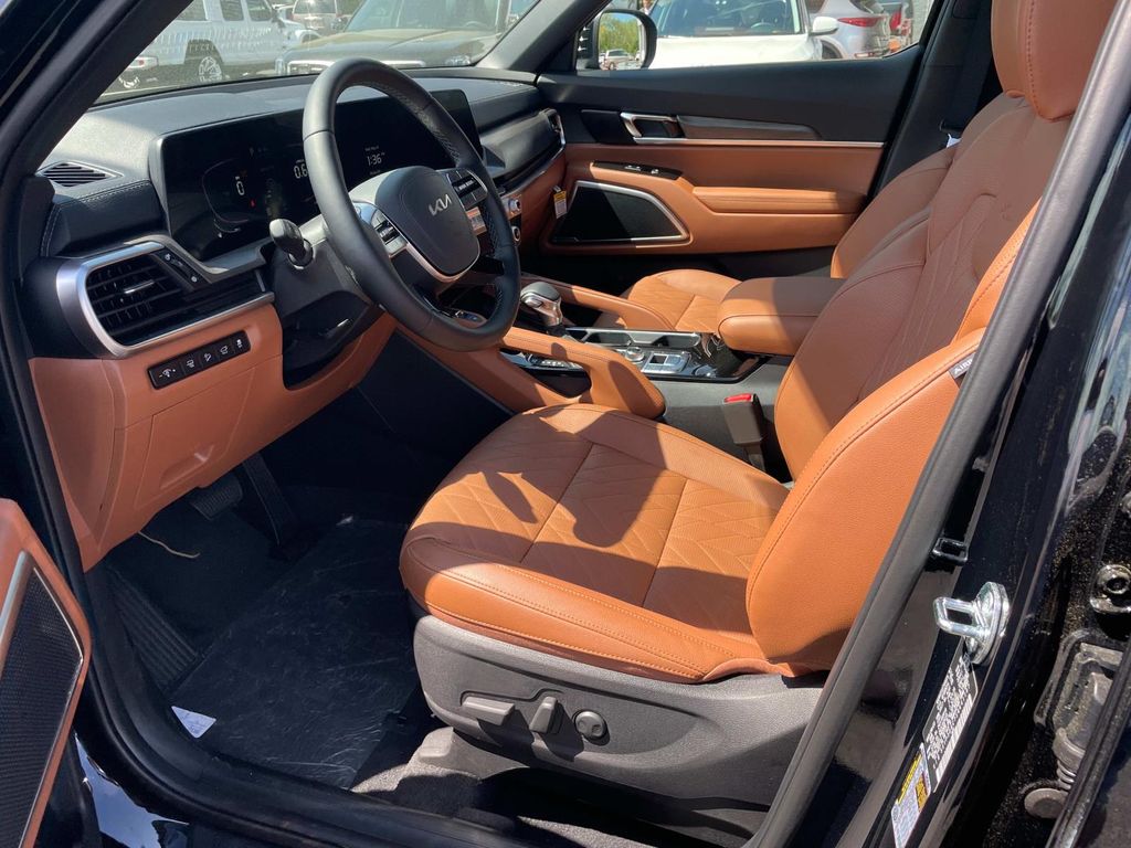 Vehicle image 8 of 13