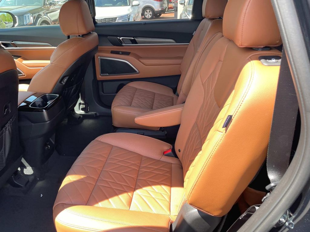 Vehicle image 7 of 13