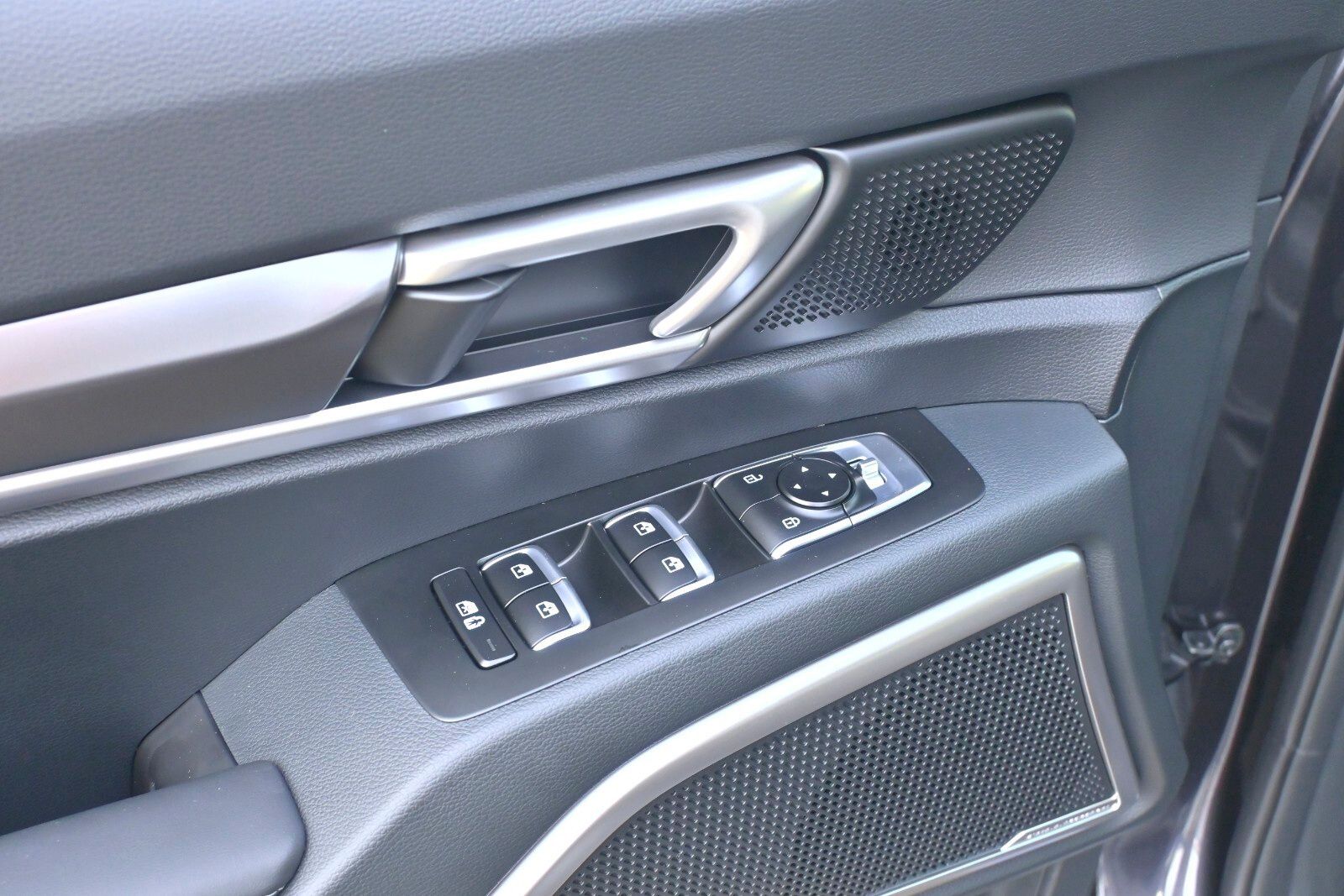 2025 Kia Telluride LX Image 23 of 33