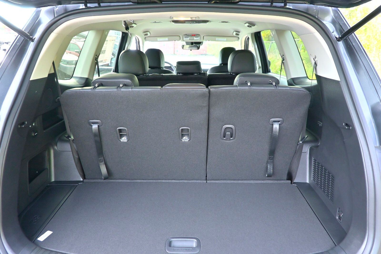 2025 Kia Telluride LX Image 9 of 33