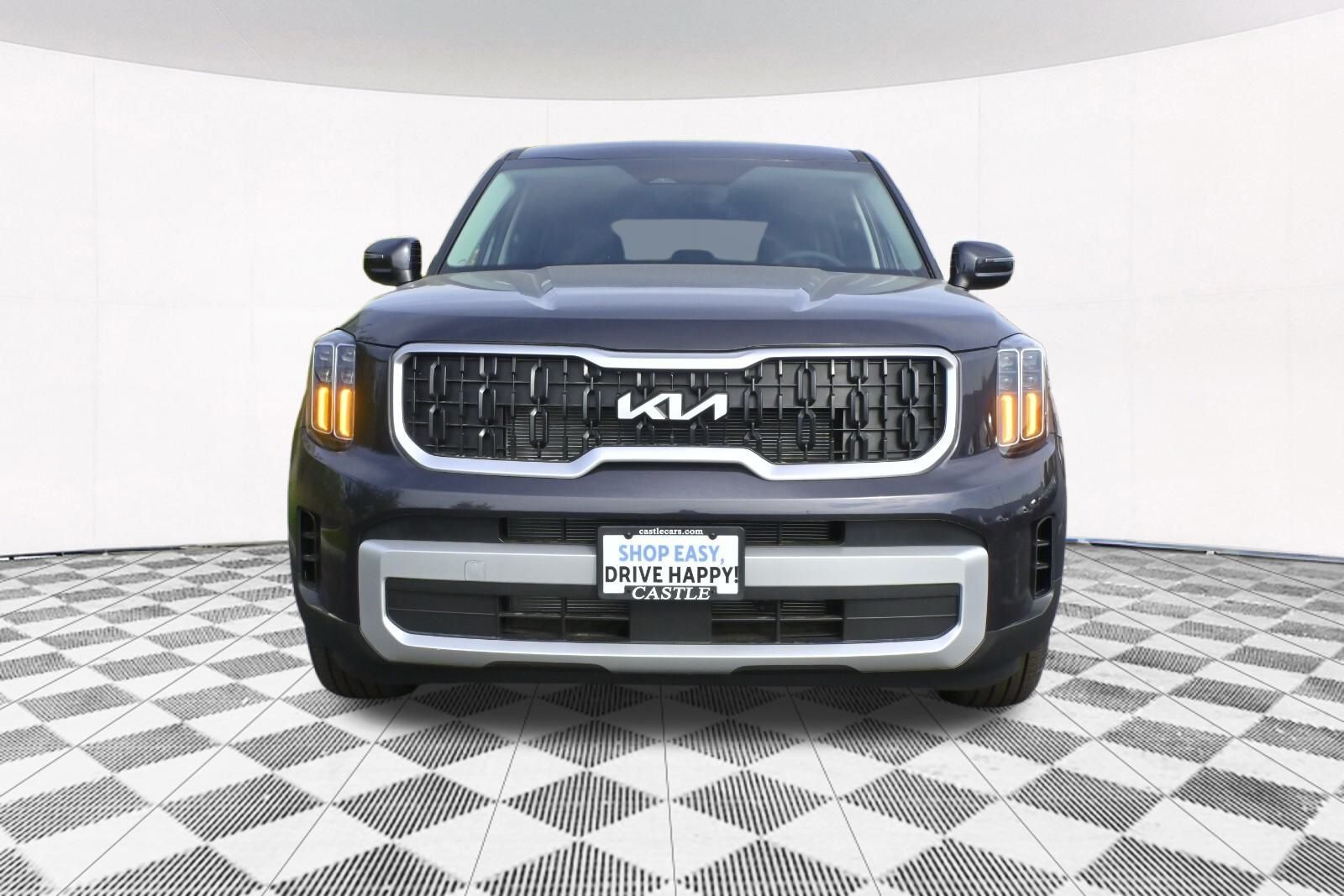 2025 Kia Telluride LX Image 3 of 33