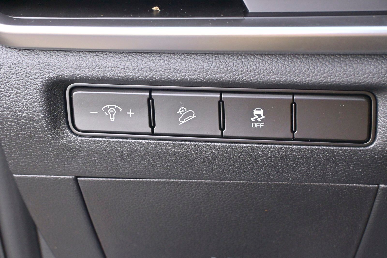 2025 Kia Telluride LX Image 24 of 33