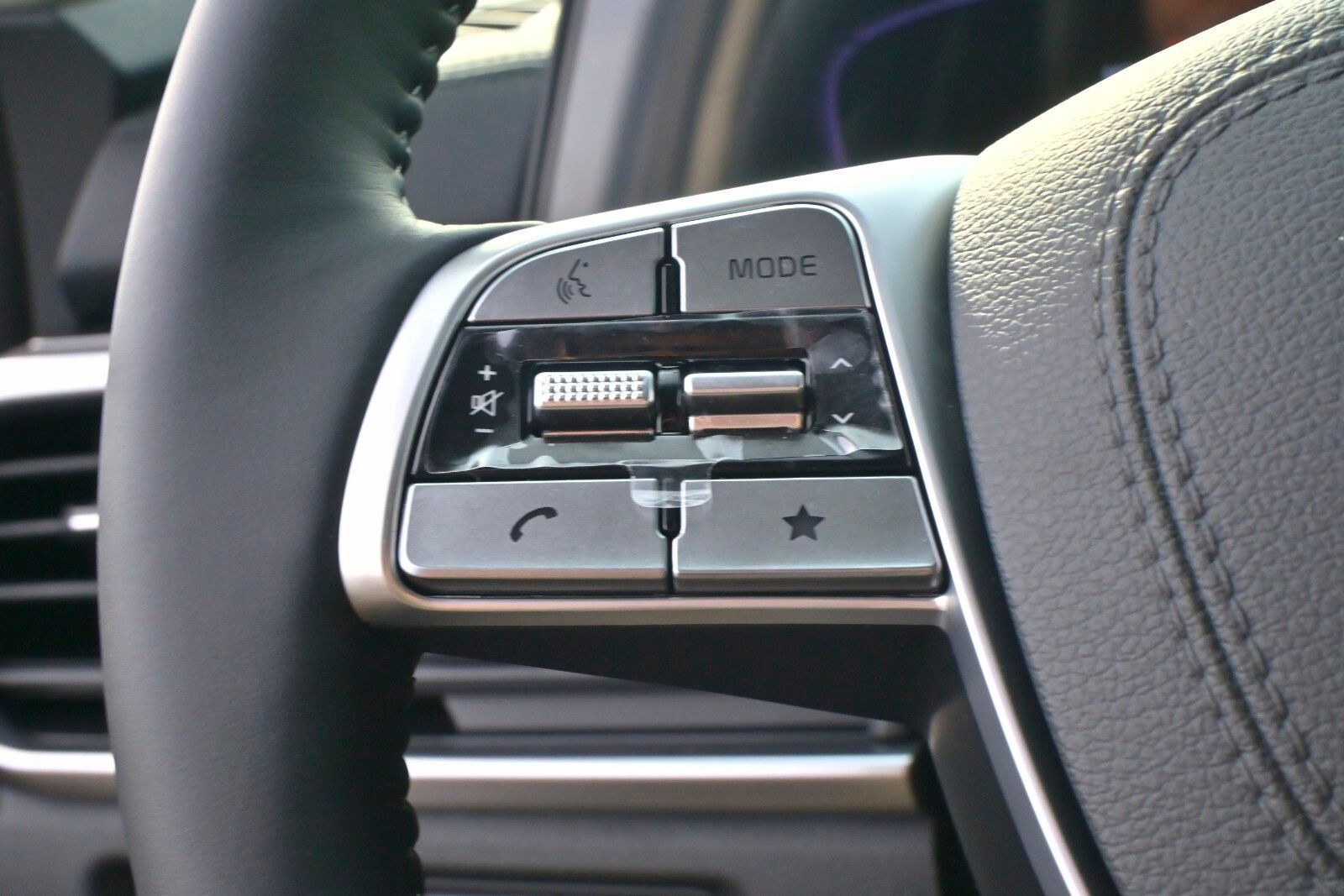 2025 Kia Telluride LX Image 22 of 33