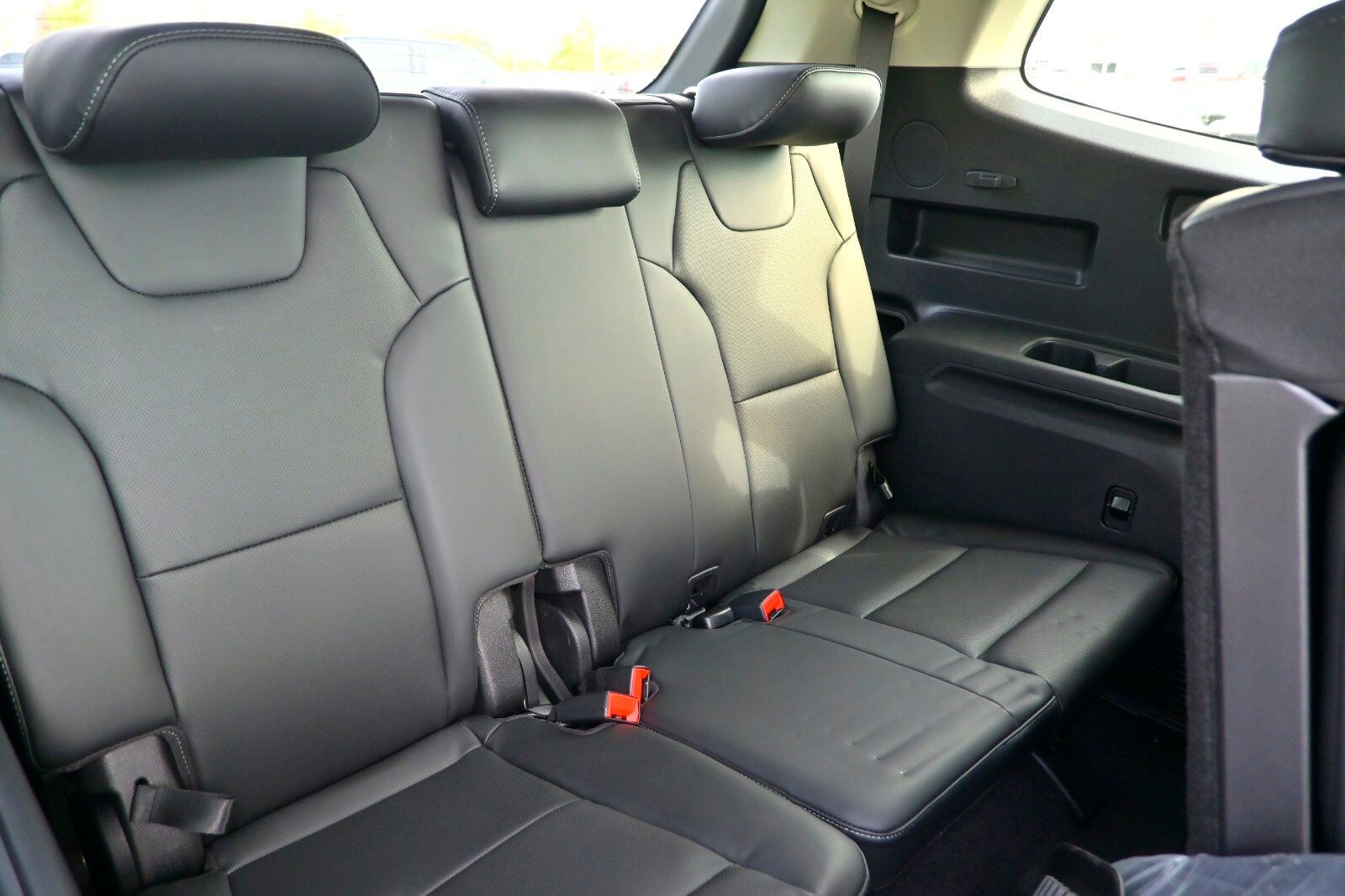 2025 Kia Telluride LX Image 11 of 33