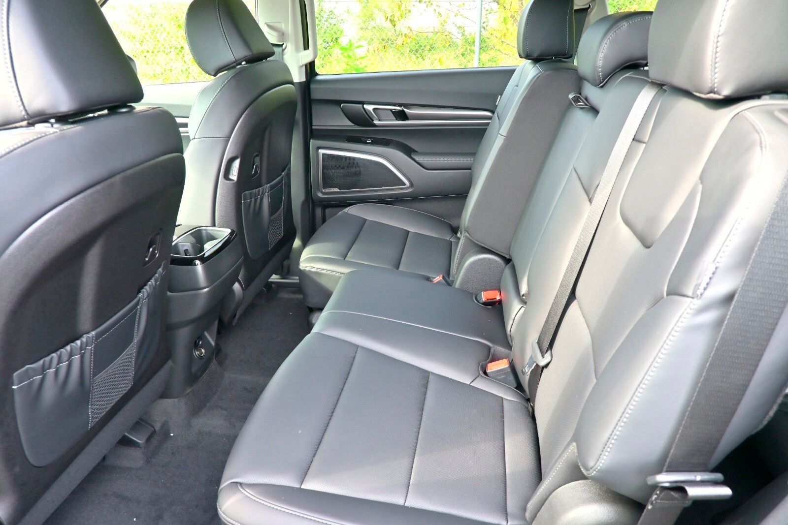 2025 Kia Telluride LX Image 10 of 33