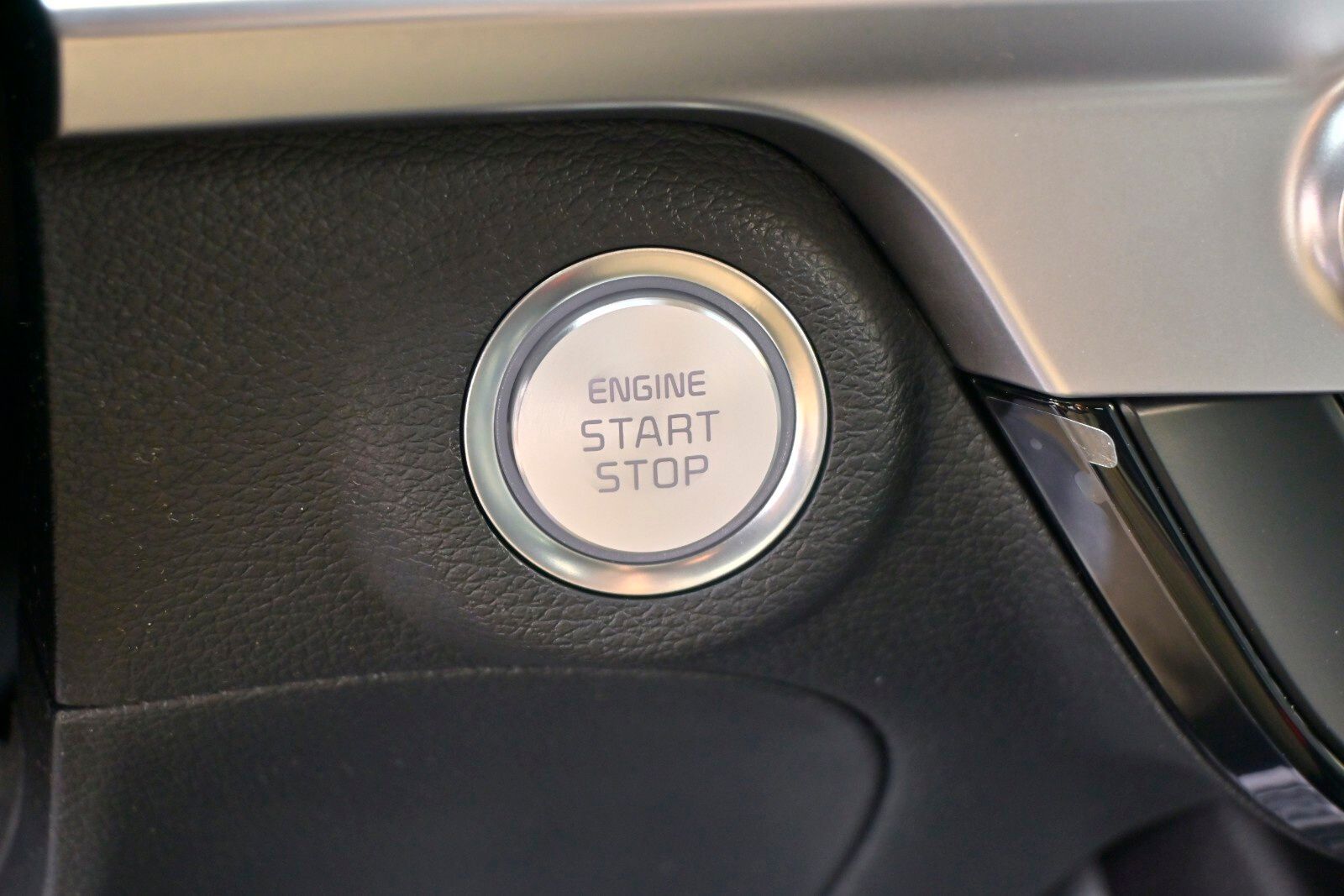 2025 Kia Telluride LX Image 33 of 33