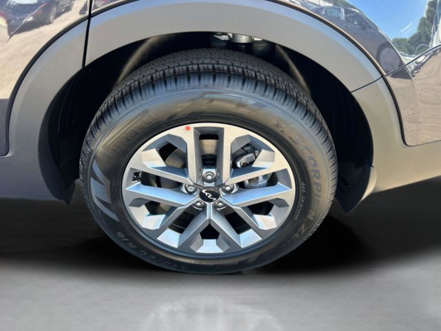 2025 Kia Telluride LX Image 9 of 32