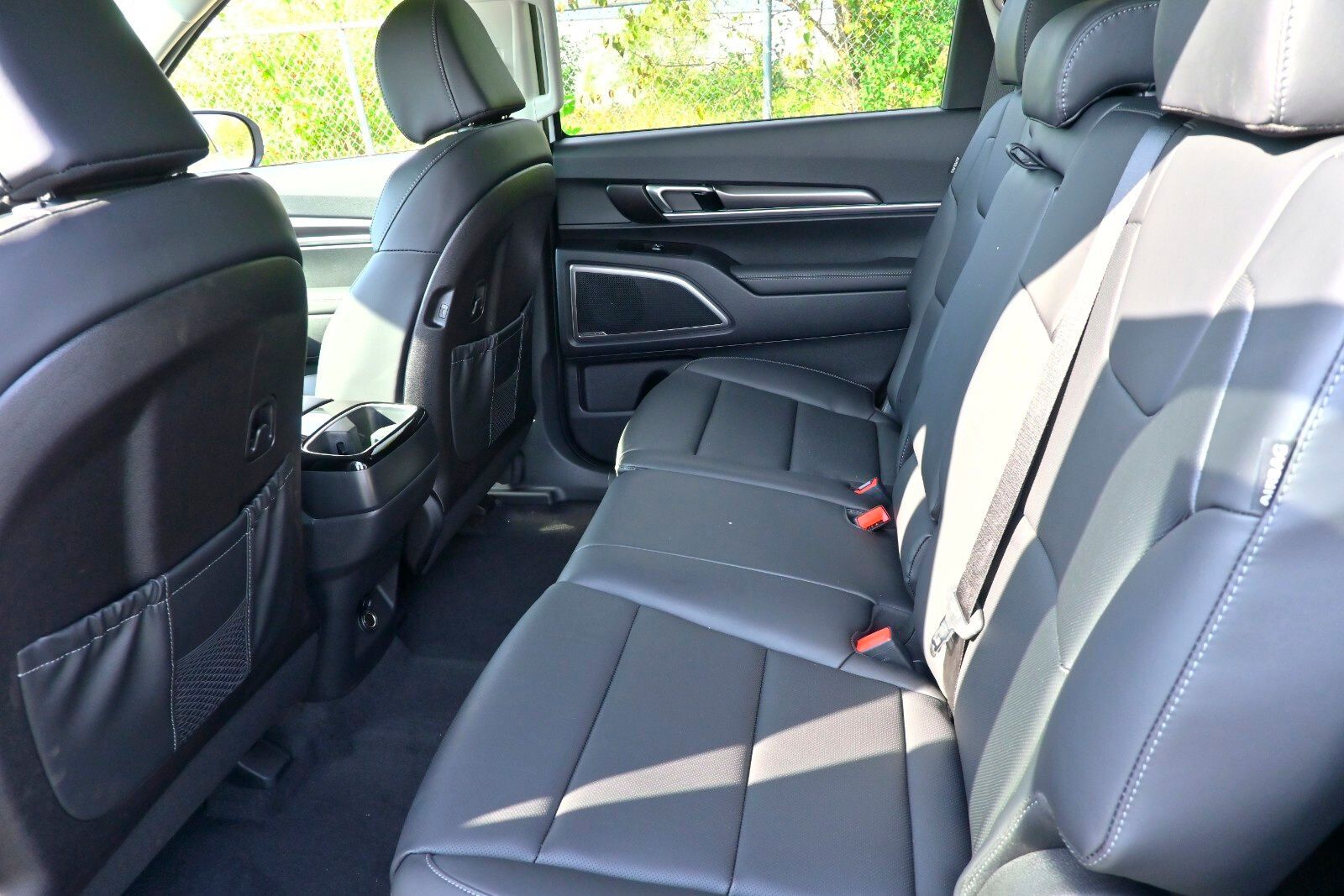 2025 Kia Telluride LX Image 11 of 33