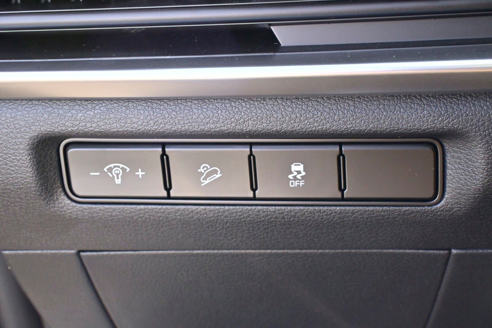 2025 Kia Telluride LX Image 24 of 33