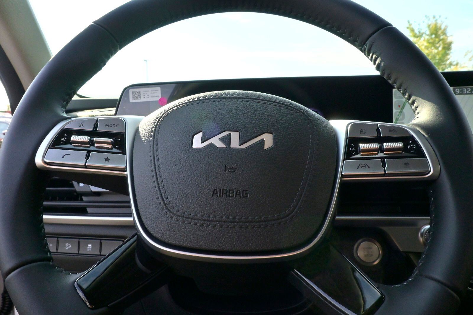 2025 Kia Telluride LX Image 17 of 33