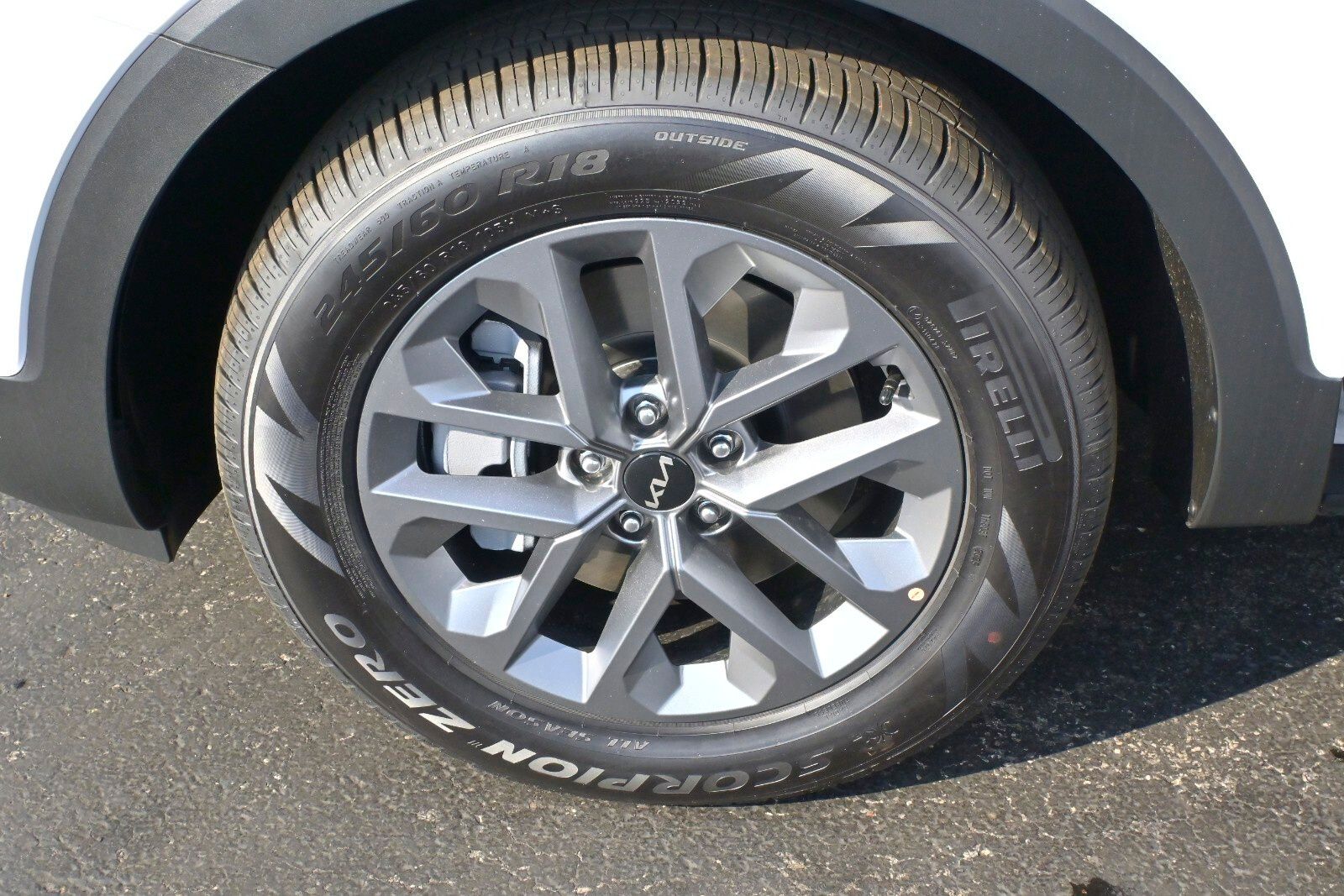 2025 Kia Telluride LX Image 8 of 33