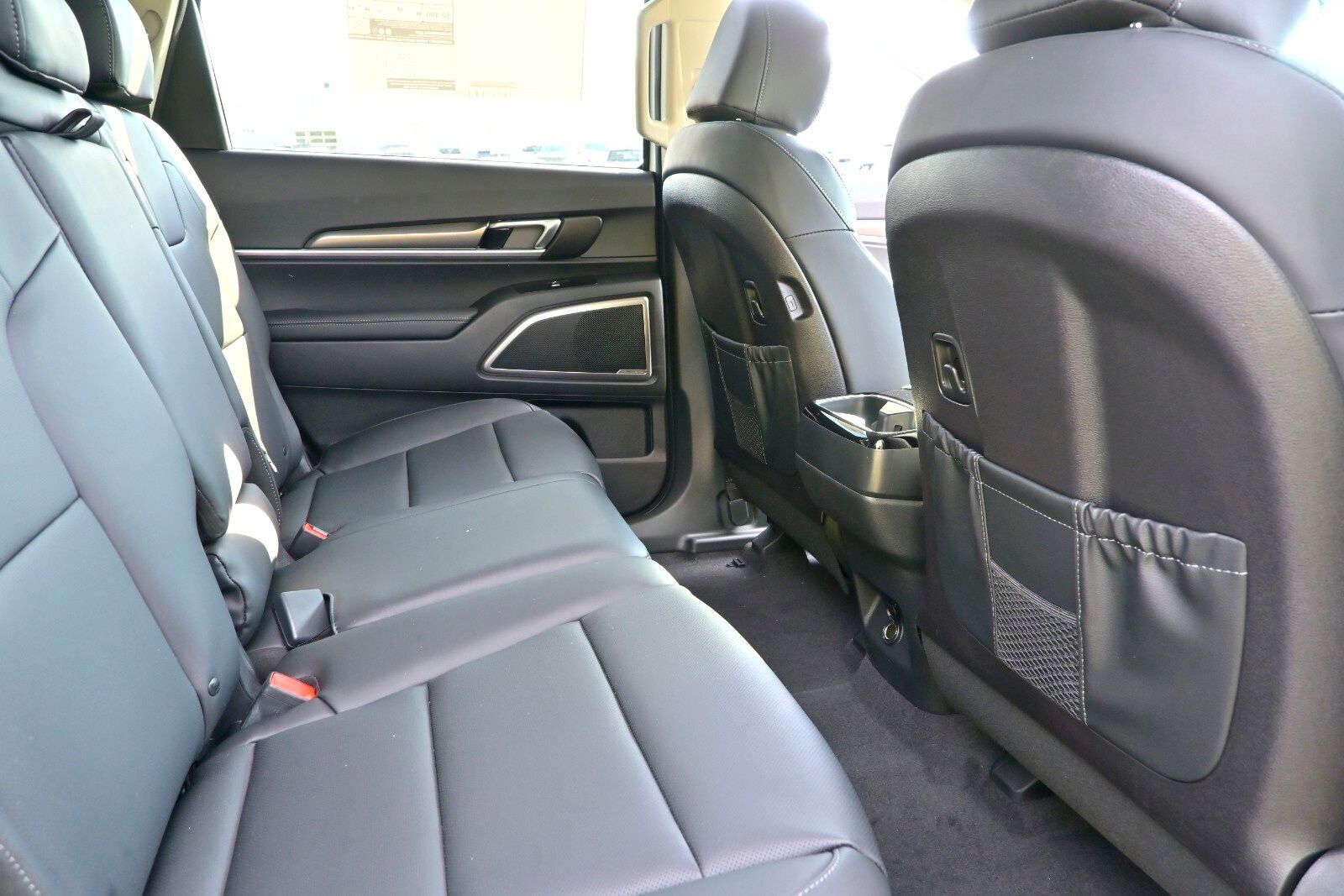 2025 Kia Telluride LX Image 12 of 33