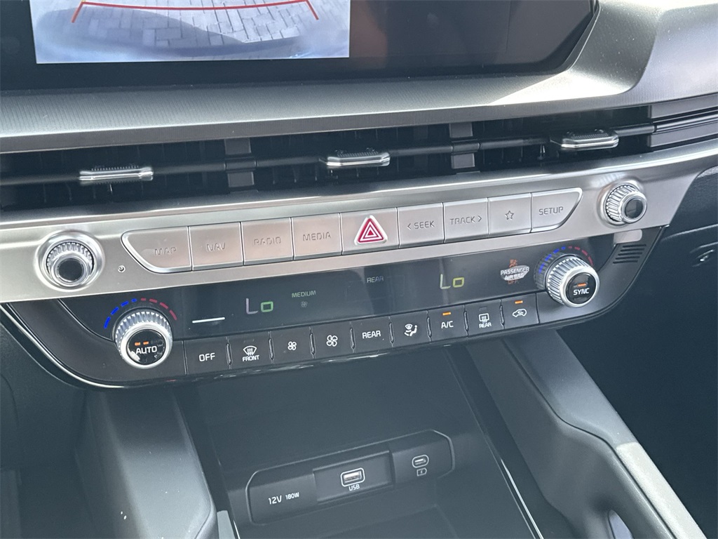 Vehicle image 20 of 28