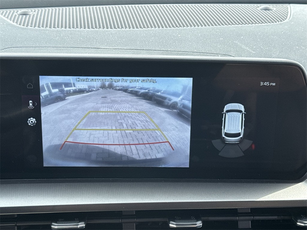 Vehicle image 21 of 28