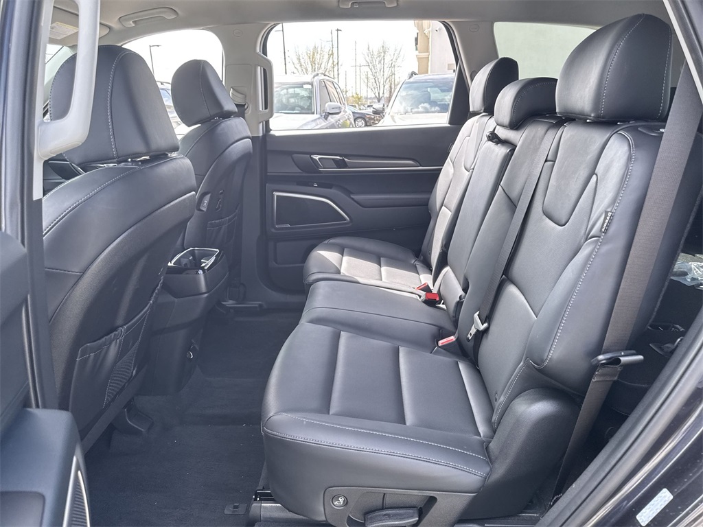 Vehicle image 15 of 28