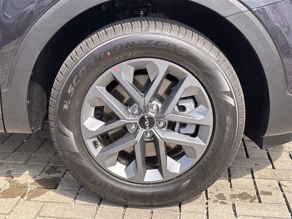 Vehicle image 8 of 28