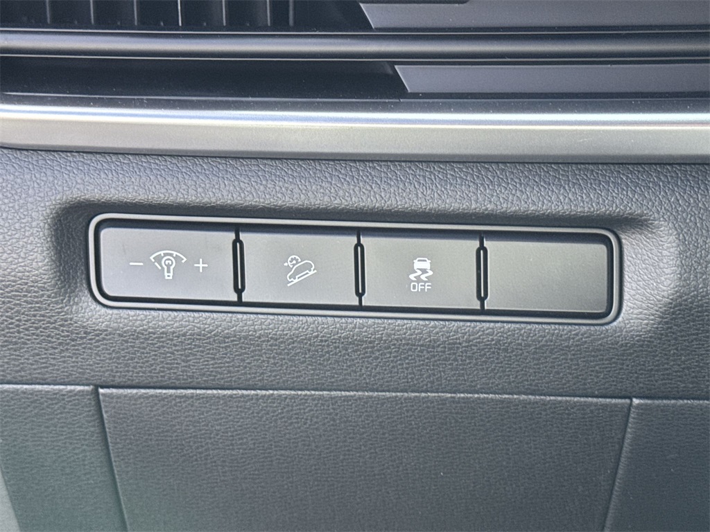 Vehicle image 22 of 28