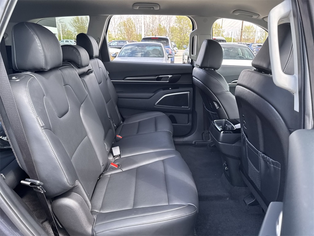 Vehicle image 13 of 28