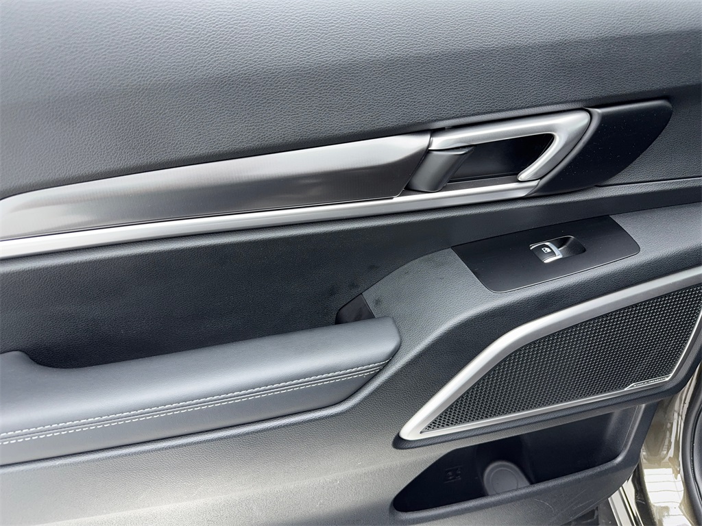 Vehicle image 43 of 63