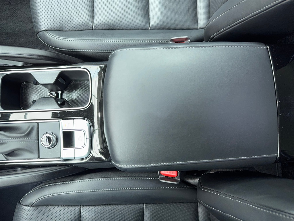 Vehicle image 34 of 63