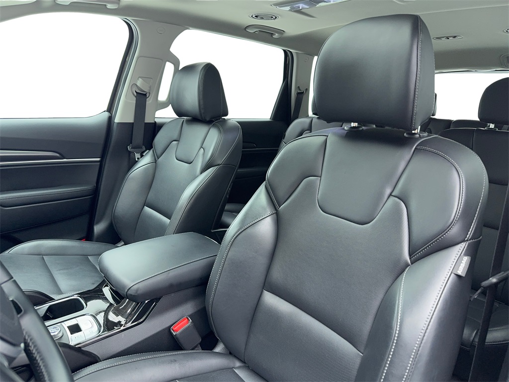 Vehicle image 37 of 63