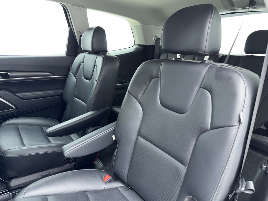 Vehicle image 41 of 63