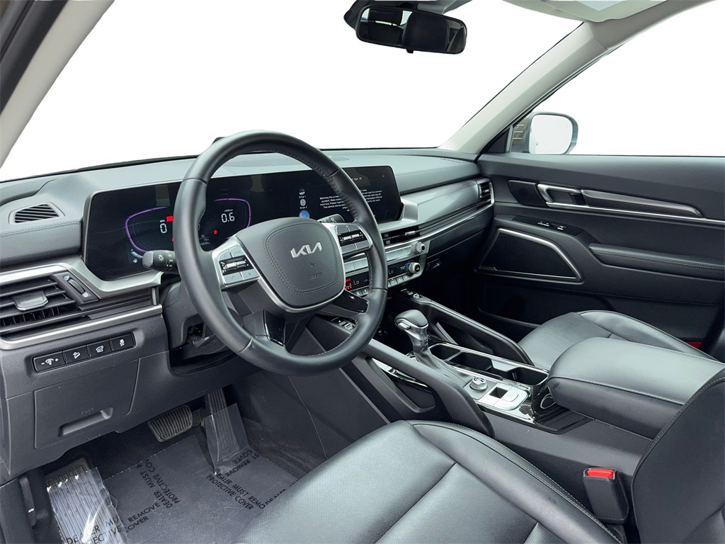Vehicle image 16 of 63