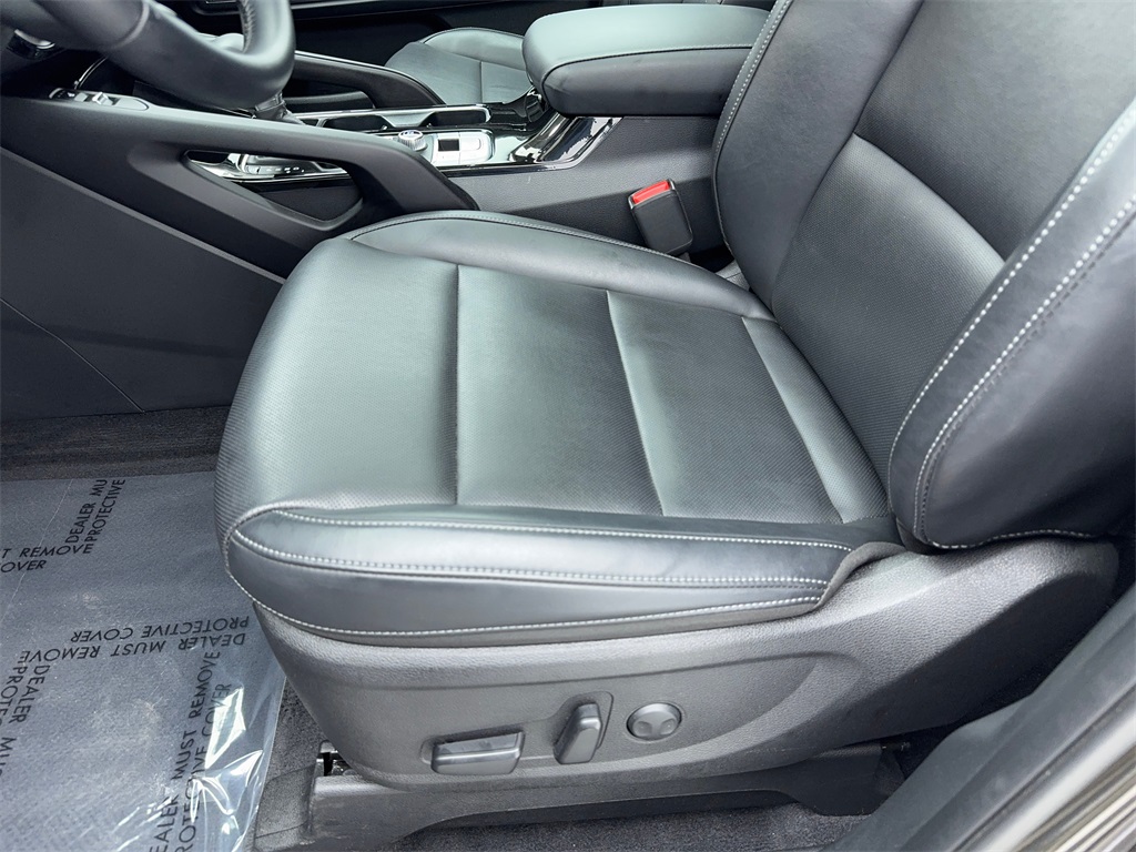 Vehicle image 38 of 63
