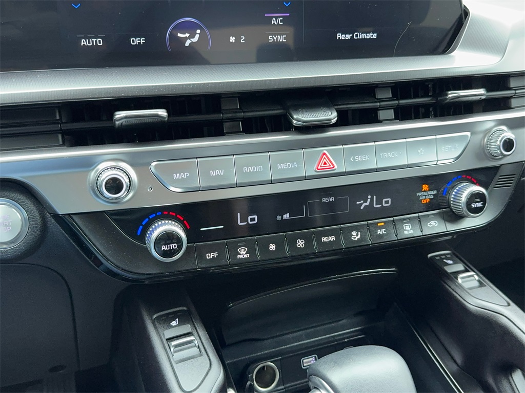 Vehicle image 31 of 63
