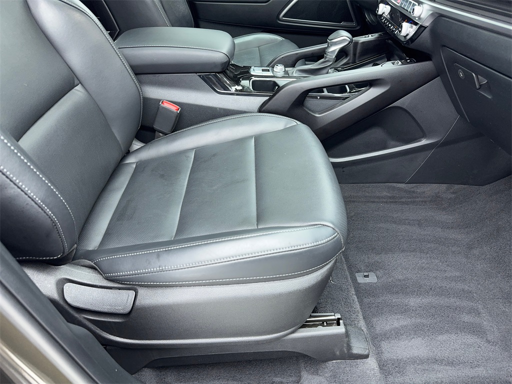 Vehicle image 52 of 63