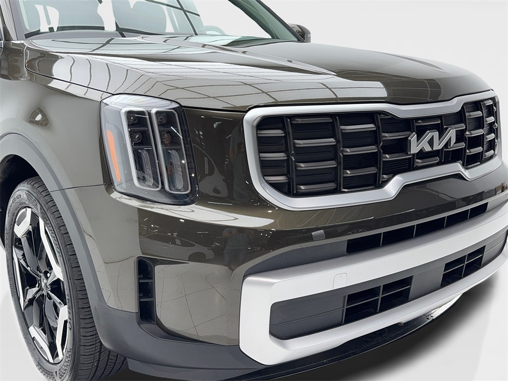 Vehicle image 10 of 63