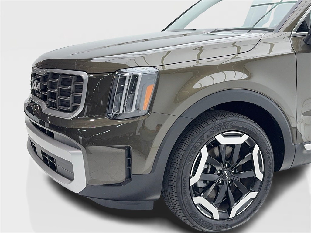 Vehicle image 11 of 63