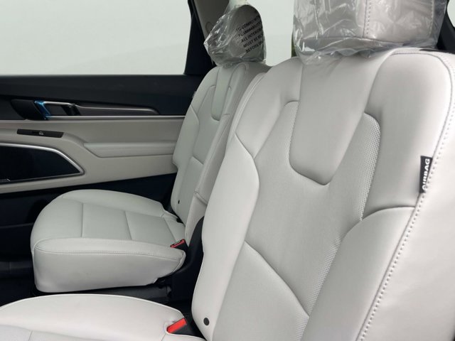 2025 Kia Telluride S Image 11 of 36