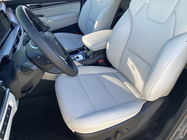 2025 Kia Telluride S Image 12 of 34