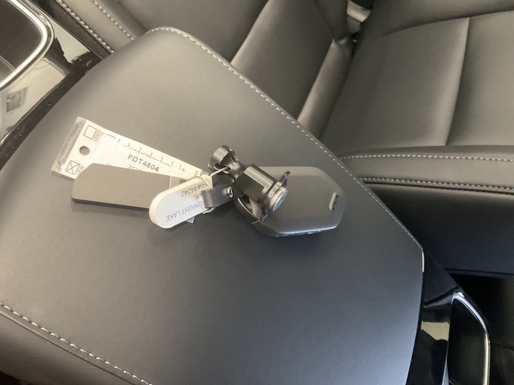 Vehicle image 27 of 33
