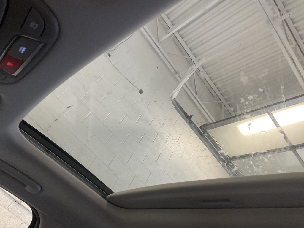 Vehicle image 22 of 33