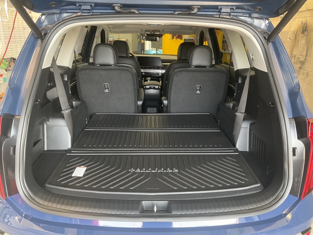 Vehicle image 26 of 33