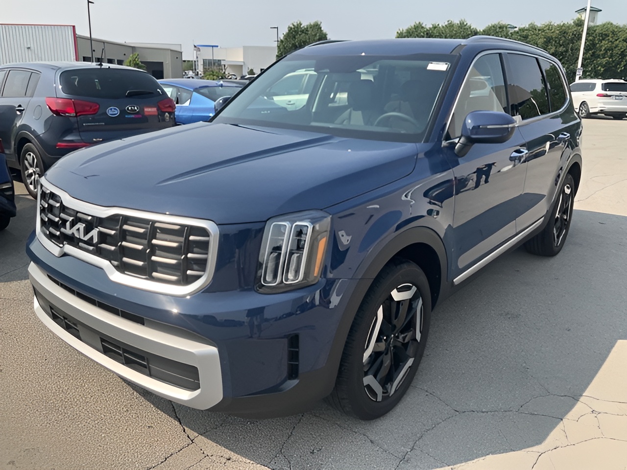 Vehicle image 28 of 33