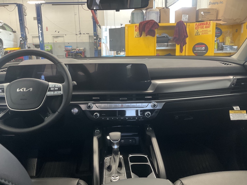 Vehicle image 11 of 33