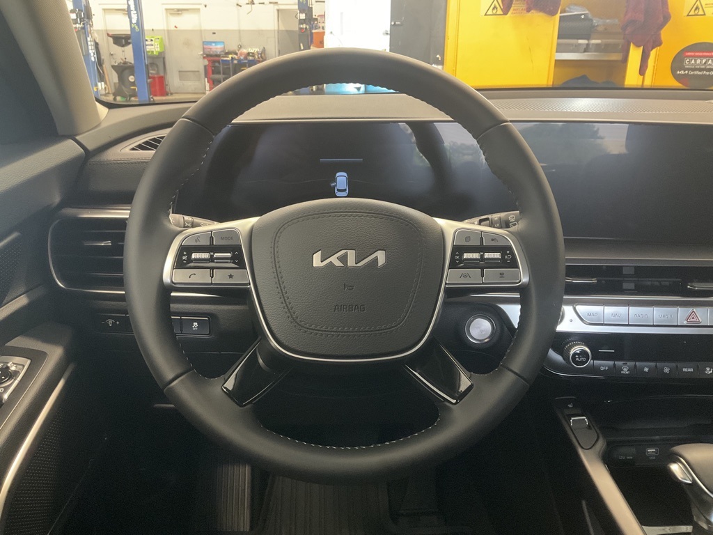 Vehicle image 12 of 33