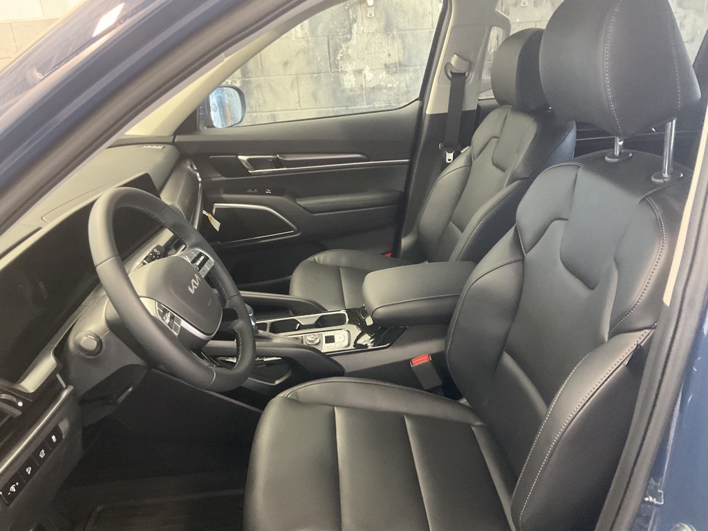 Vehicle image 10 of 33