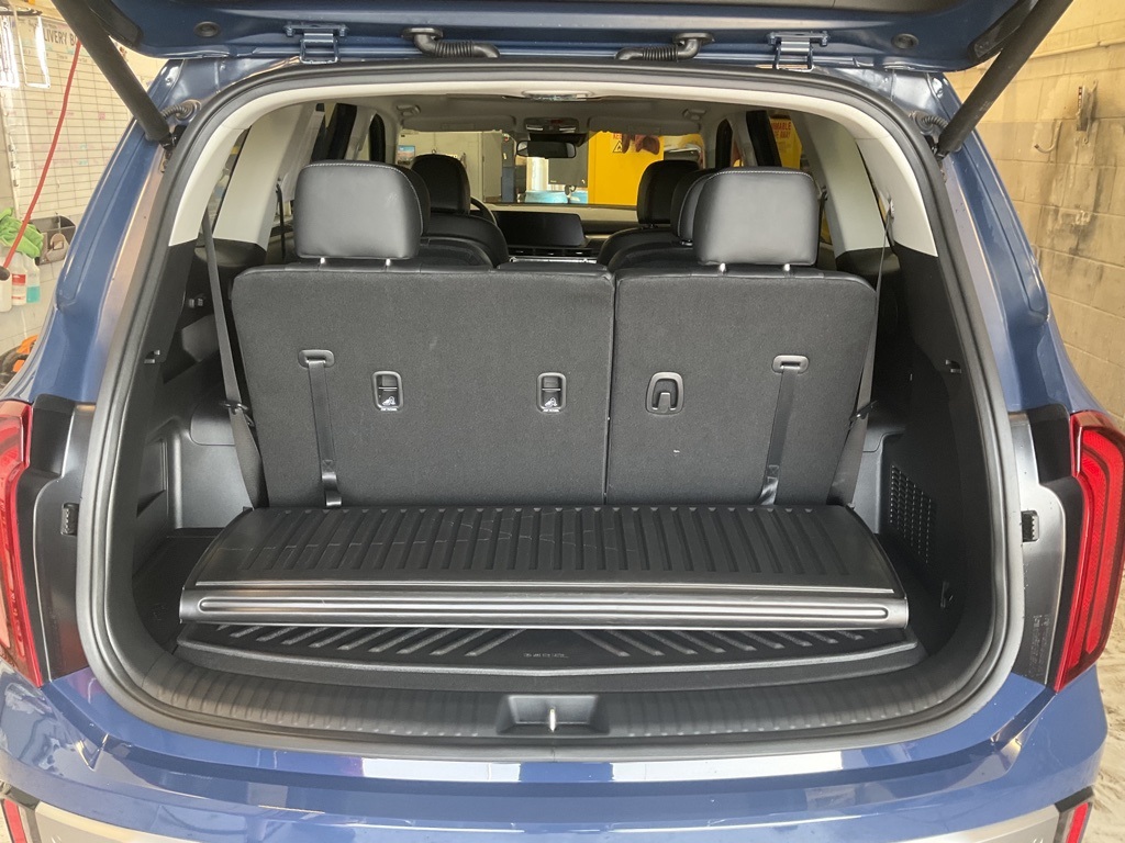 Vehicle image 24 of 33