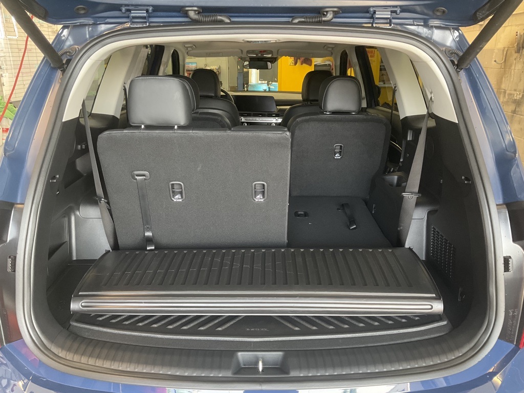 Vehicle image 25 of 33