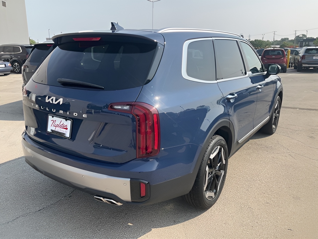 Vehicle image 31 of 33