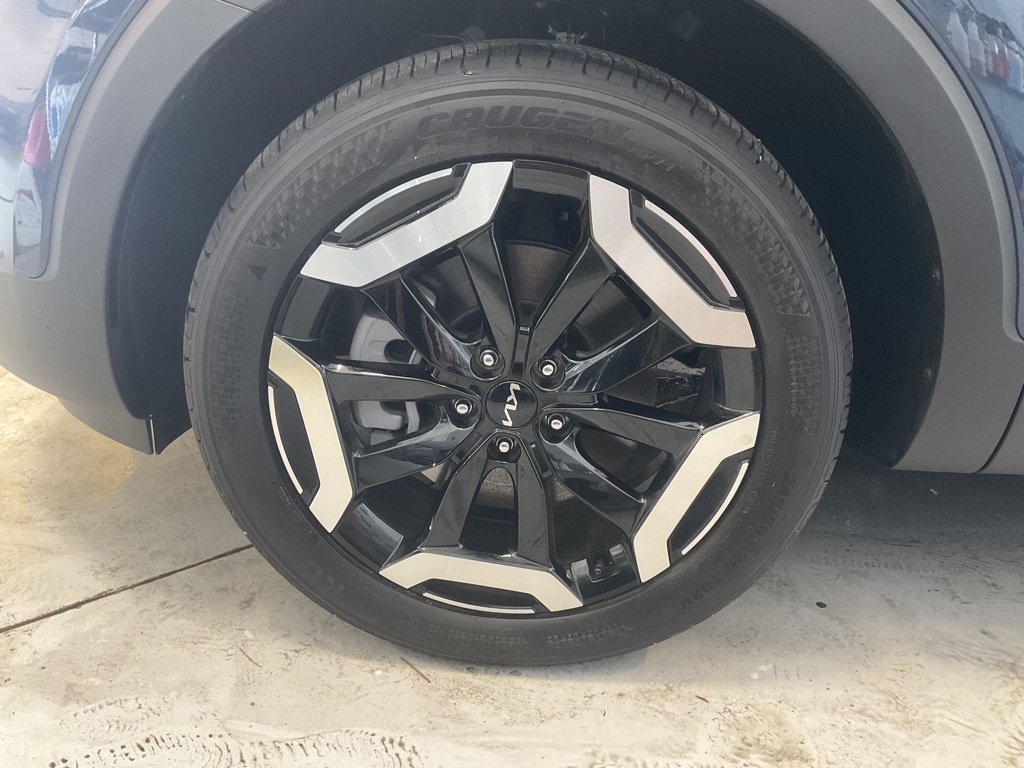 Vehicle image 7 of 33