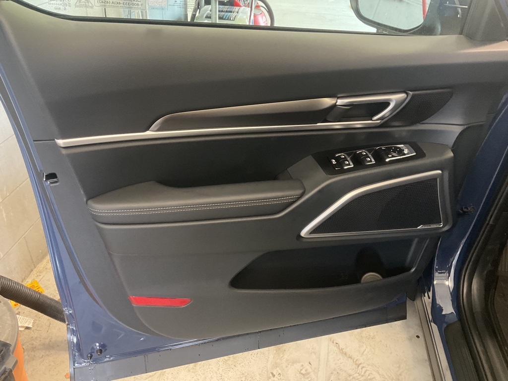 Vehicle image 9 of 33