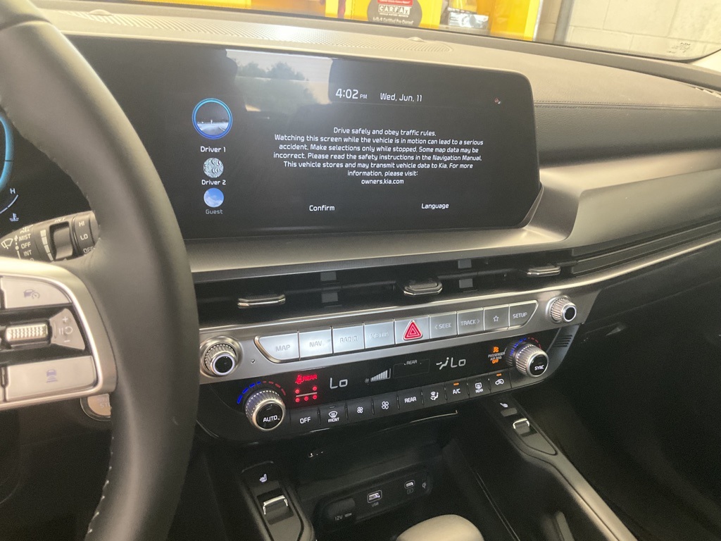 Vehicle image 19 of 33