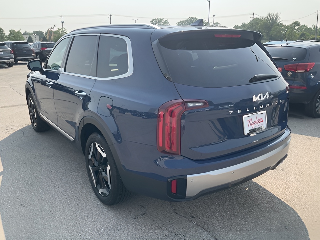 Vehicle image 32 of 33