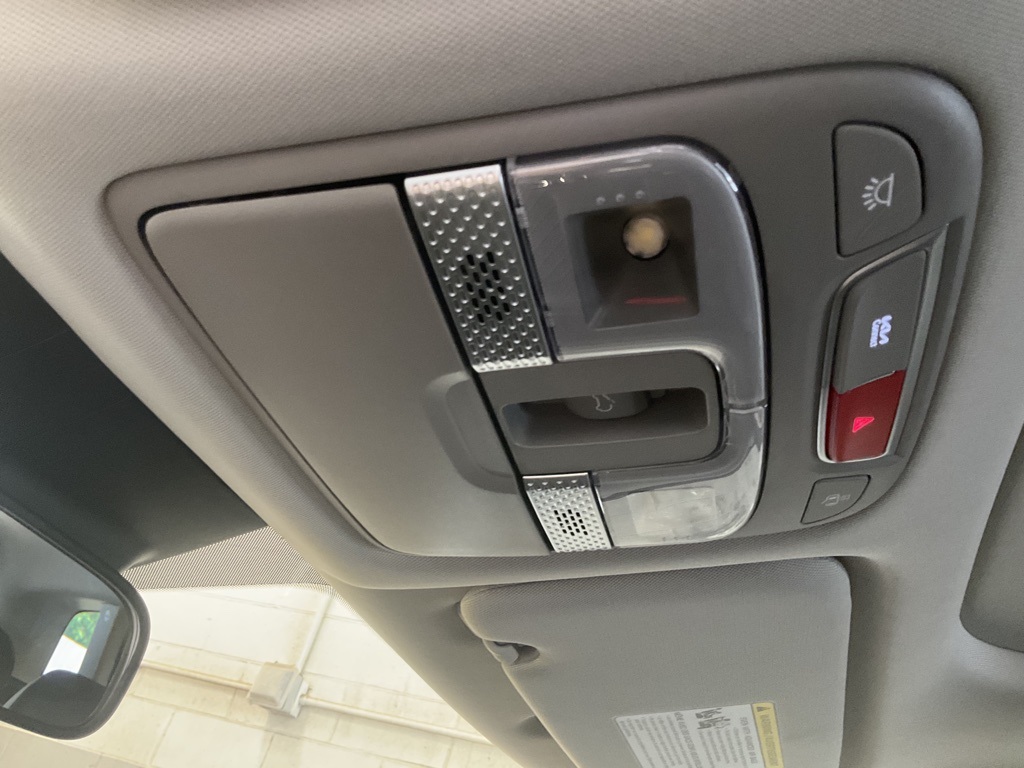 Vehicle image 21 of 33